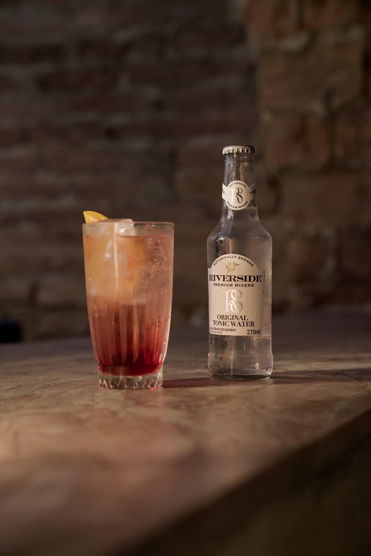 Riverside e Guilhotina Bar · tall